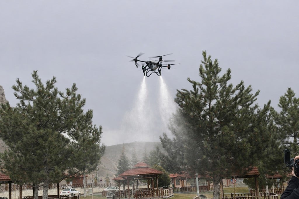 Sivas’ta keneye karşı havadan karadan mücadele