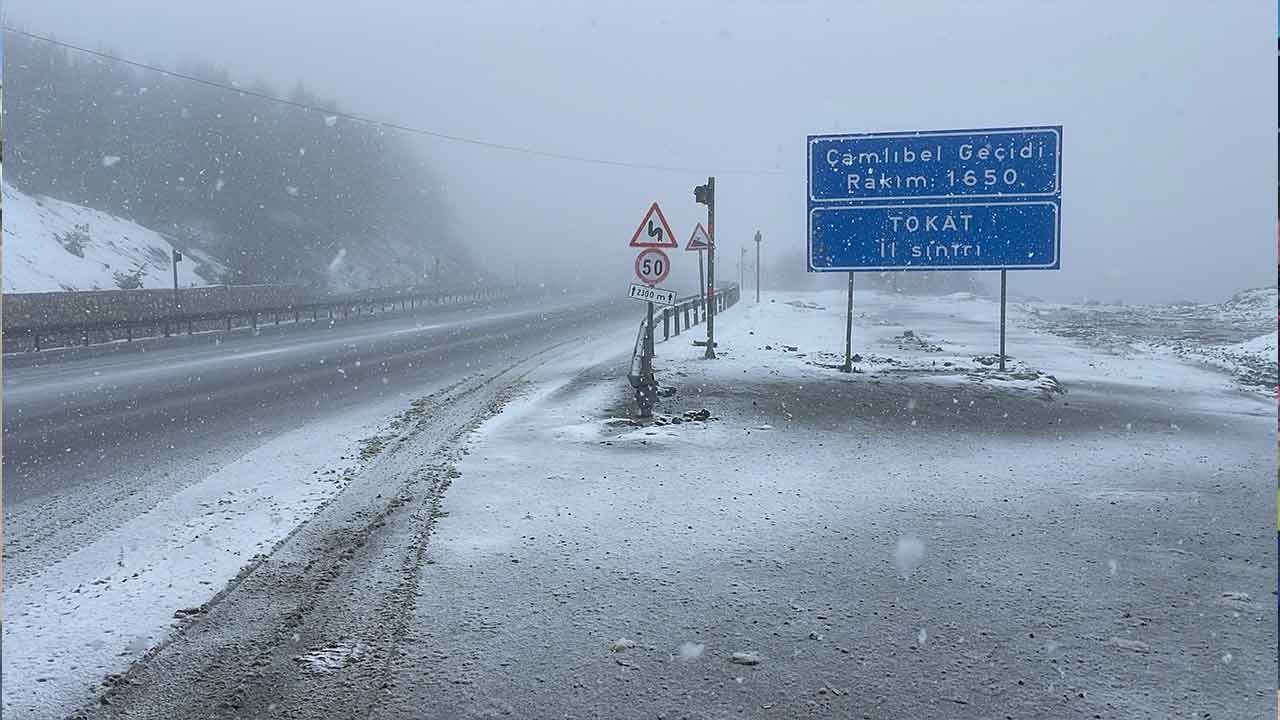 Sivas'ta nisan sürprizi! Baharı beklerken her yer yeniden bembeyaz oldu!