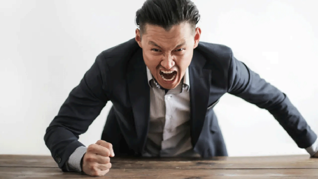 Siz sakın yapmayın! Müdüre "defol" dedi, tazminatsız kovuldu