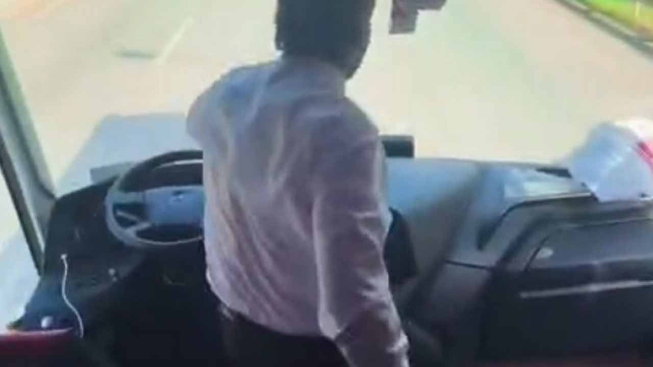 Sosyal medya çalkalandı! Antalyaspor taraftarını taşıyan otobüste şoförün tepkisi