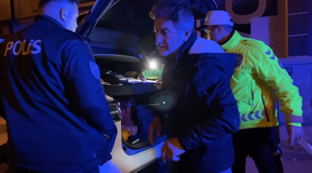 Sürücü alkollü yakalananınca bakın ne yaptı