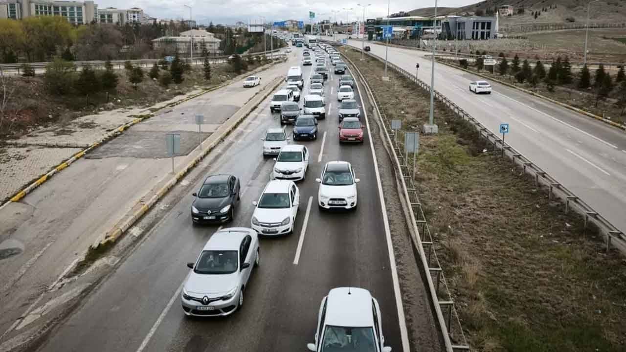 Sürücüler dikkat! Bayram tatili dönüşü yoğun trafik