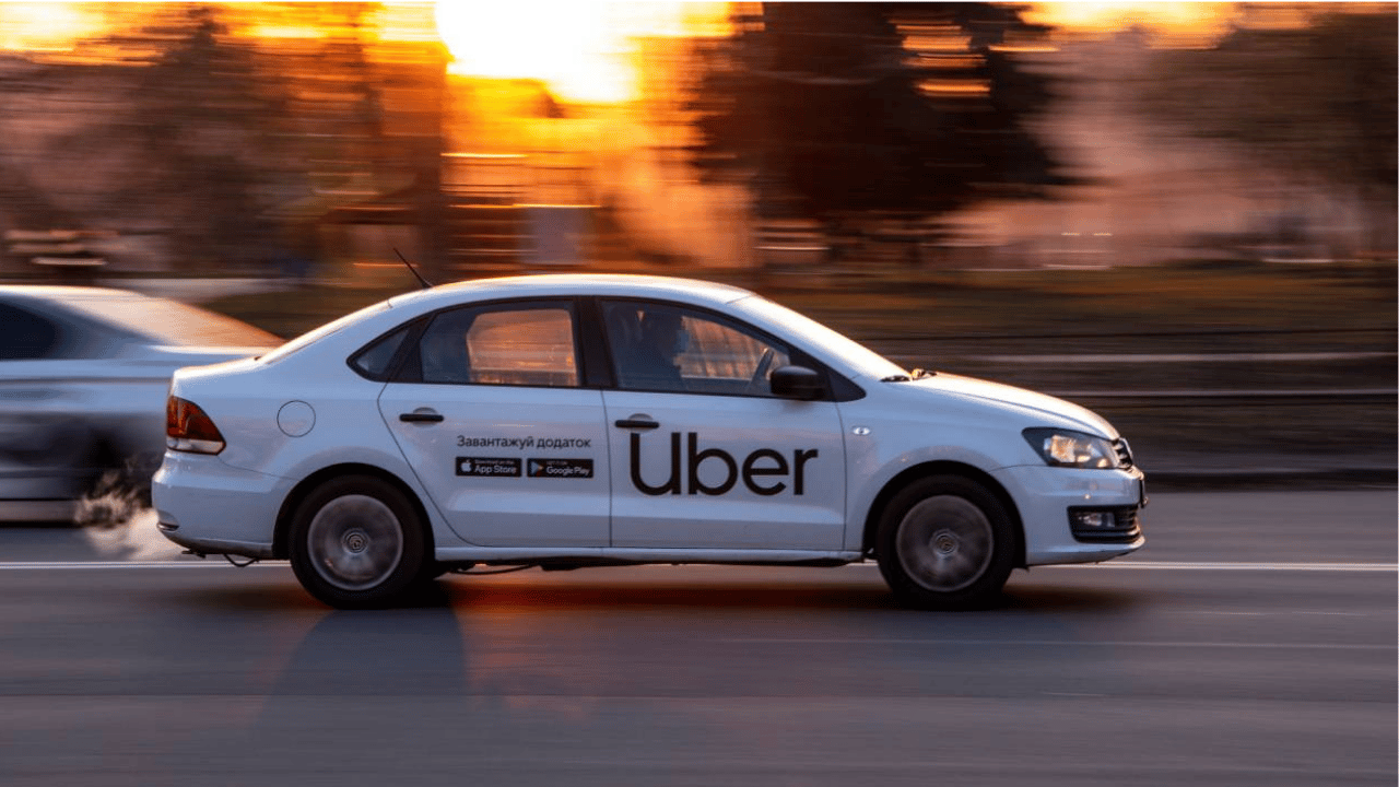 Sürücüsüz taksi dönemi başlıyor! İlk robotaksi yola çıkıyor