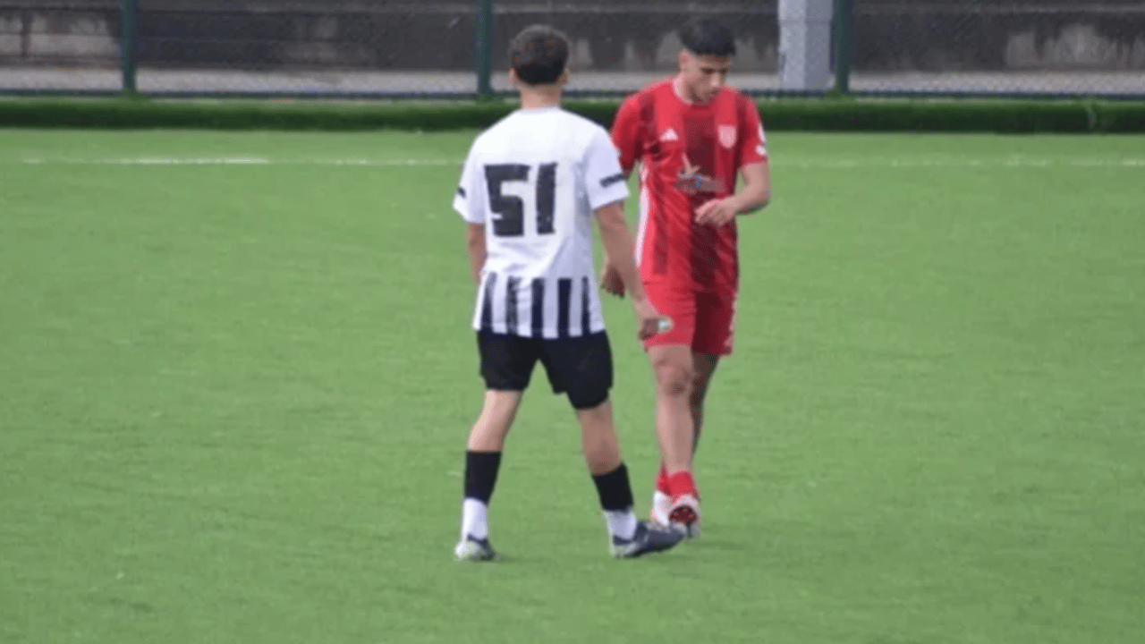 Takımın başına gelmeyen kalmadı!Parasızlıktan forma numaralarını siyah bantla yazıyorlar!