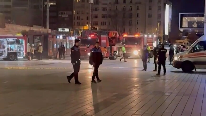 Taksim metro istasyonundaki asansörde çıkan yangın söndürüldü