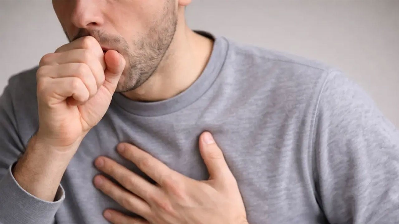 Tam 35 binde bir görülüyor! Aylarca süren öksürük nadir görülen bir hastalık çıktı