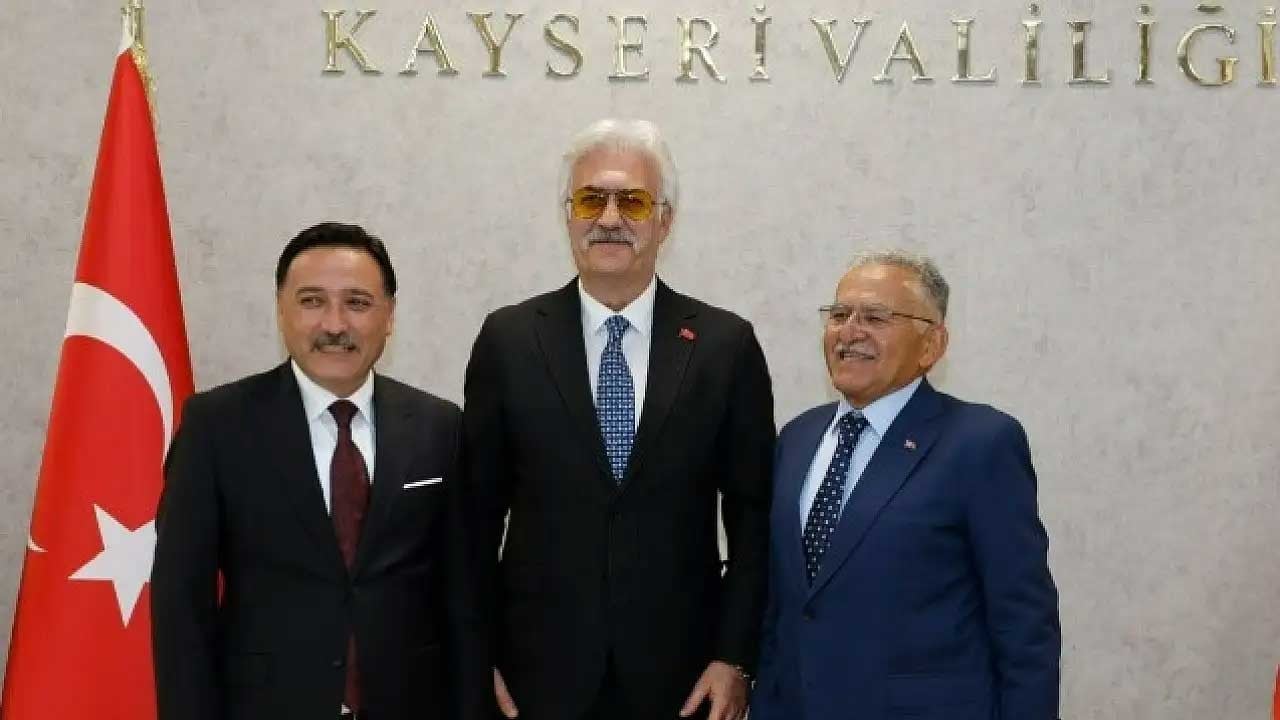 Tamer Karadağlı'ya ödül