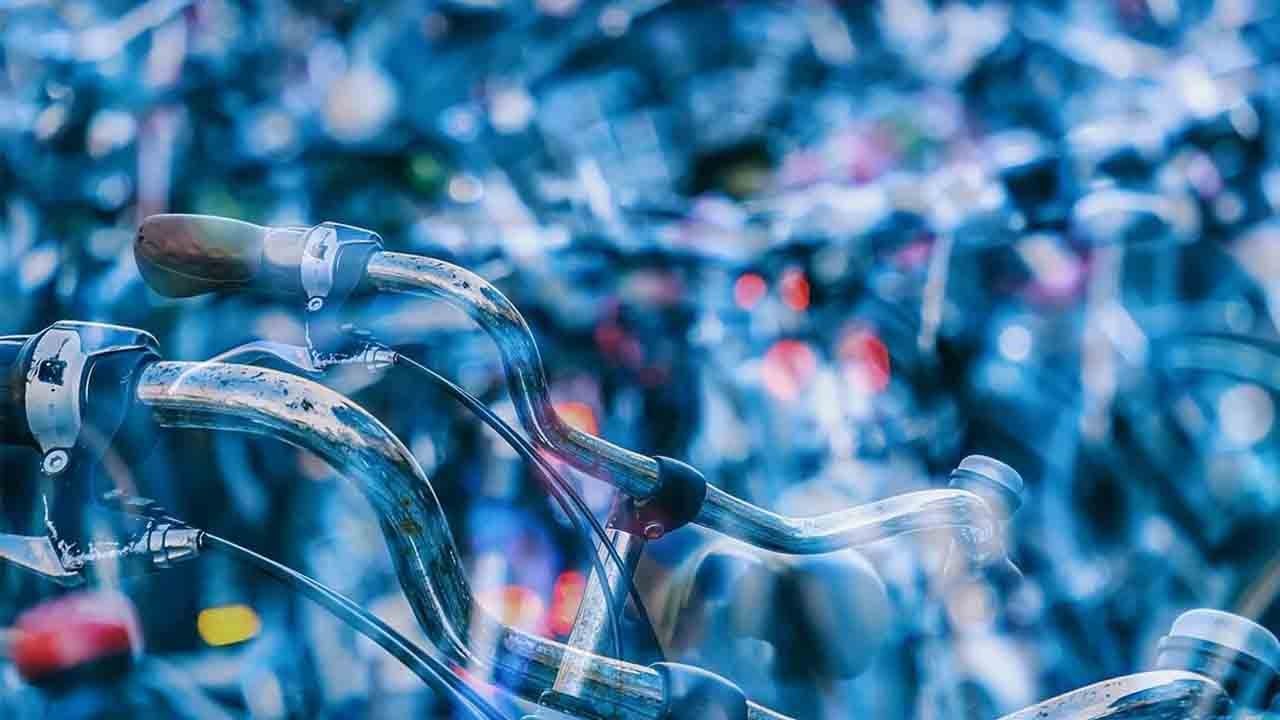 Tavandan girdiler, depoyu bitirdiler: 148 bisiklet çalan ağabey-kardeş yakalandı