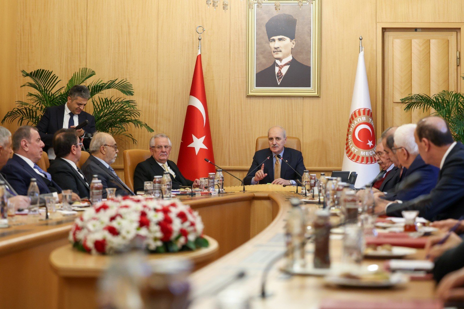 TBMM Başkanı Kurtulmuş, eski Doğu ve Güneydoğu Anadolu milletvekilleriyle görüştü