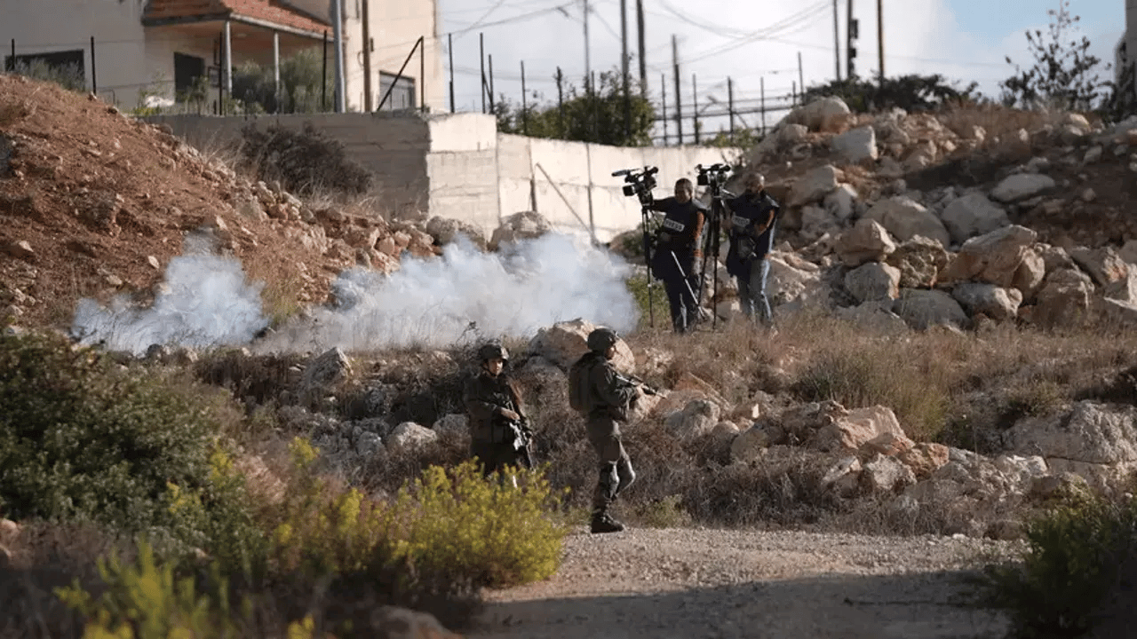 Terörist Yahudiler, zeytin toplayan Filistinlilere saldırıyor