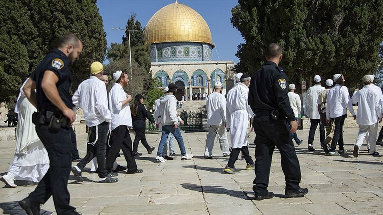 Teröristlerden Mescid-i Aksa'ya baskın!