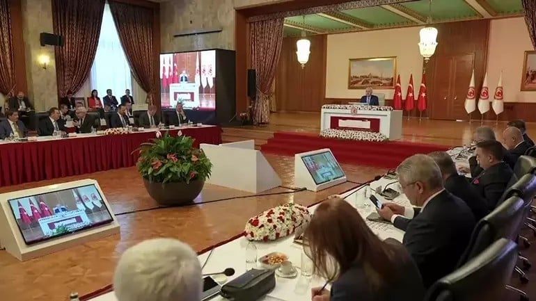 Terörün kökü kazınıyor, kardeşlik mührü vuruluyor! Terörsüz Türkiye için tarihi imza: "Milli Dayanışma" raporu Meclis yolunda