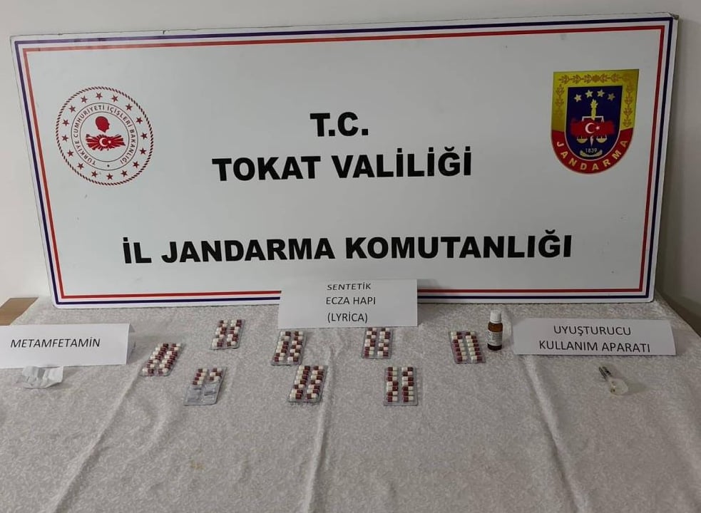  Tokat'ta araçta sentetik hap ve uyuşturucu madde bulunan şüpheli, adli kontrolle serbest kaldı
