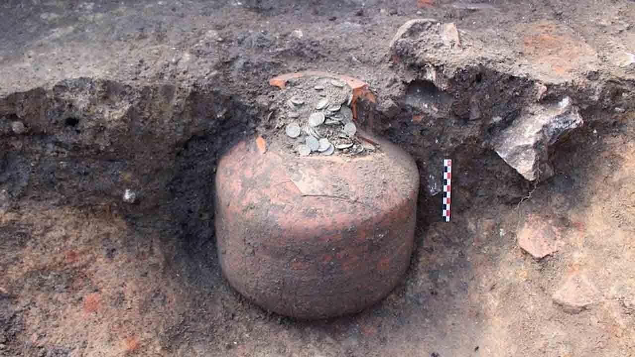 Toprak altından servet çıktı: Binlerce Roma sikkesi tek bir evde bulundu