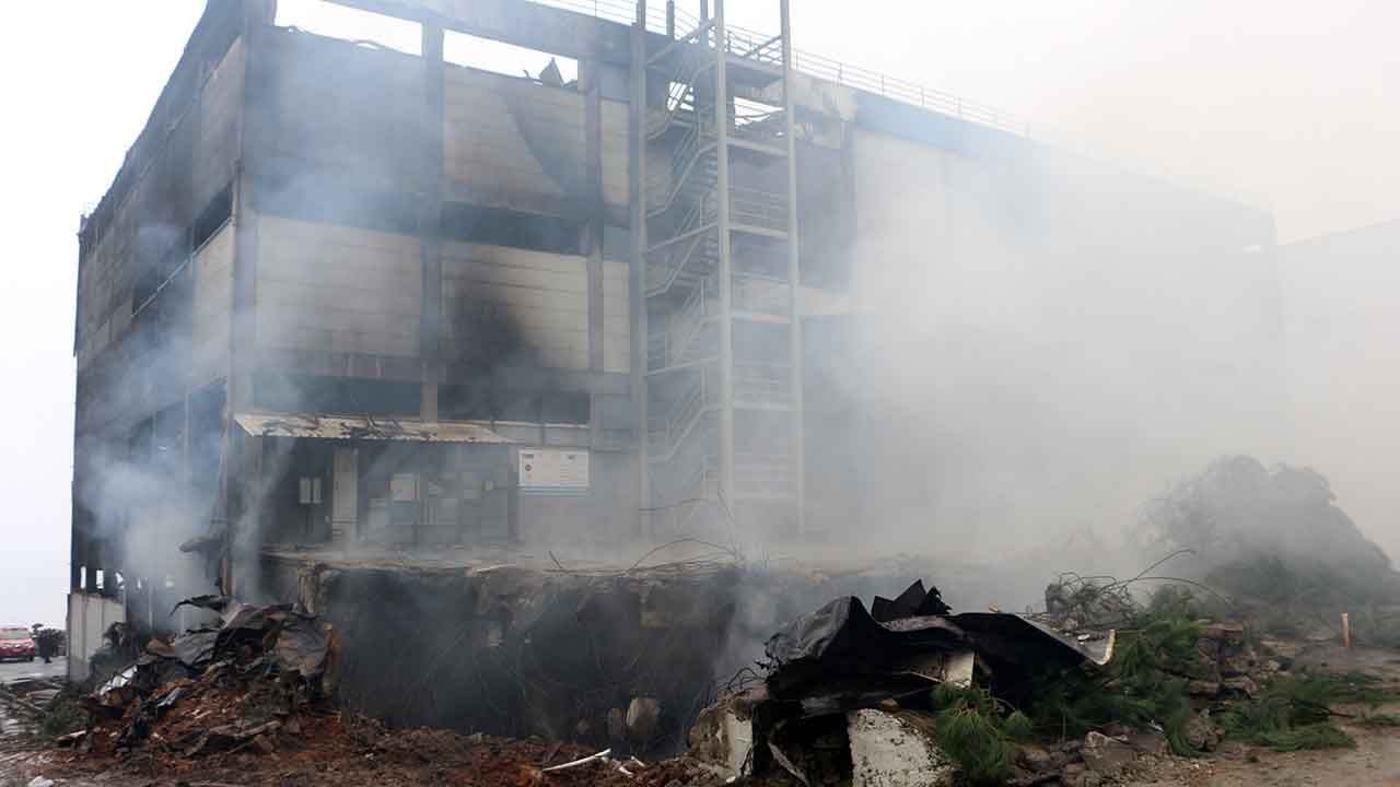 Trabzon'da fındık fabrikası alevlere teslim oldu! Can kaybı yaşanmaması teselli kaynağı oldu!