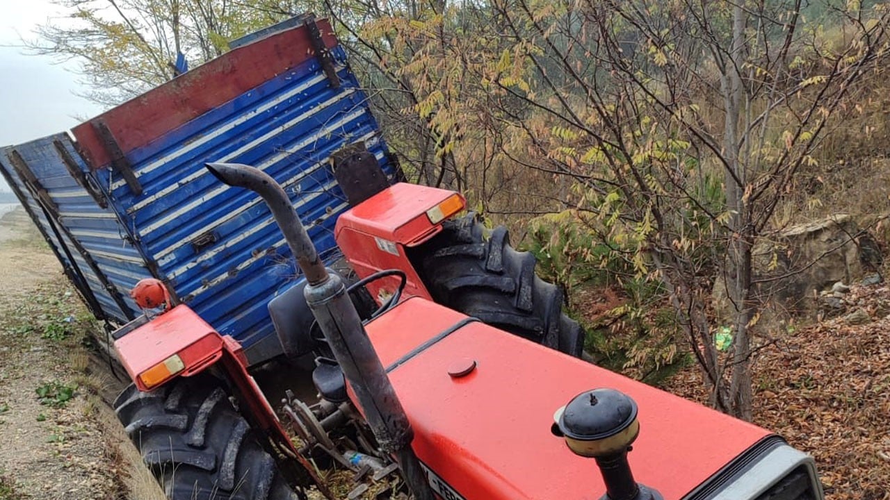 Traktör sürücüsü feci şekilde can verdi