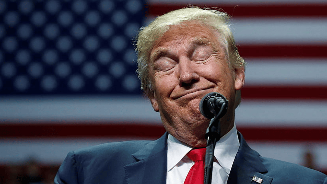 Trump zeka saçıyor: 'Kola çimleri öldürüyorsa, kanseri de öldürüyordur'