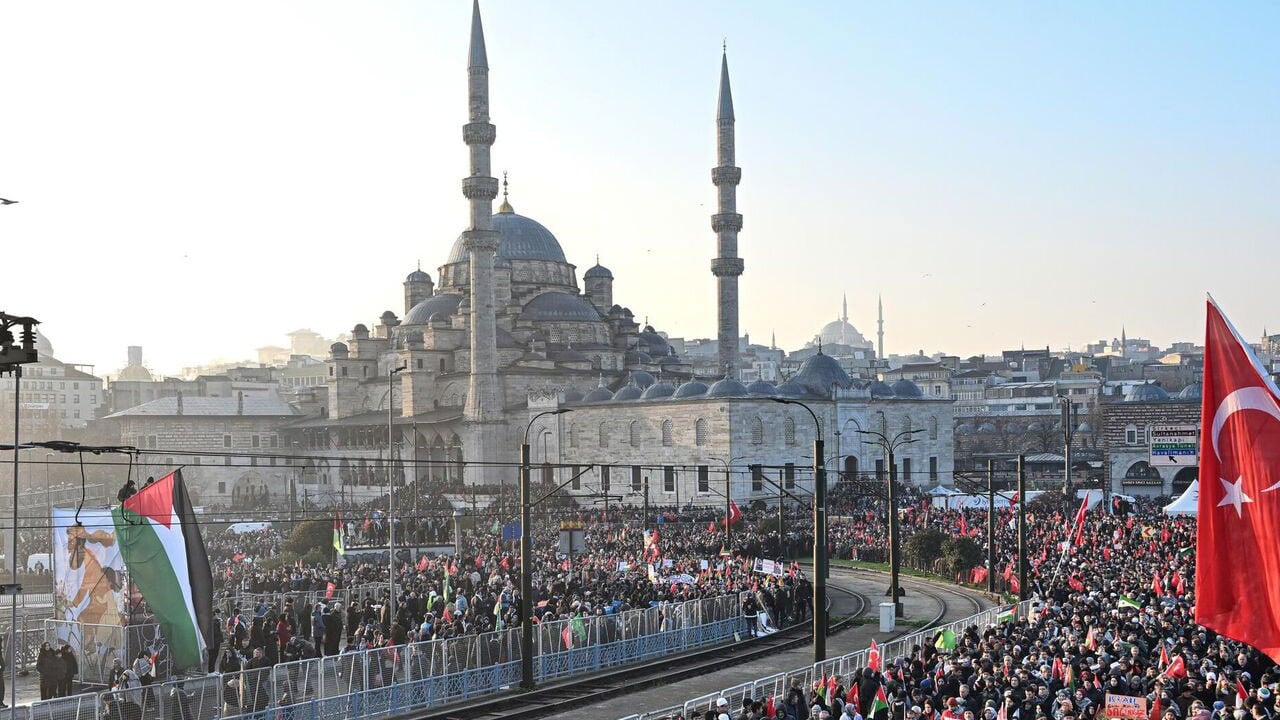TÜGVA’dan cuma namazı sonrası 81 ilde açıklama: İnsanlık onuru için 1 Ocak’ta Galata’ya…