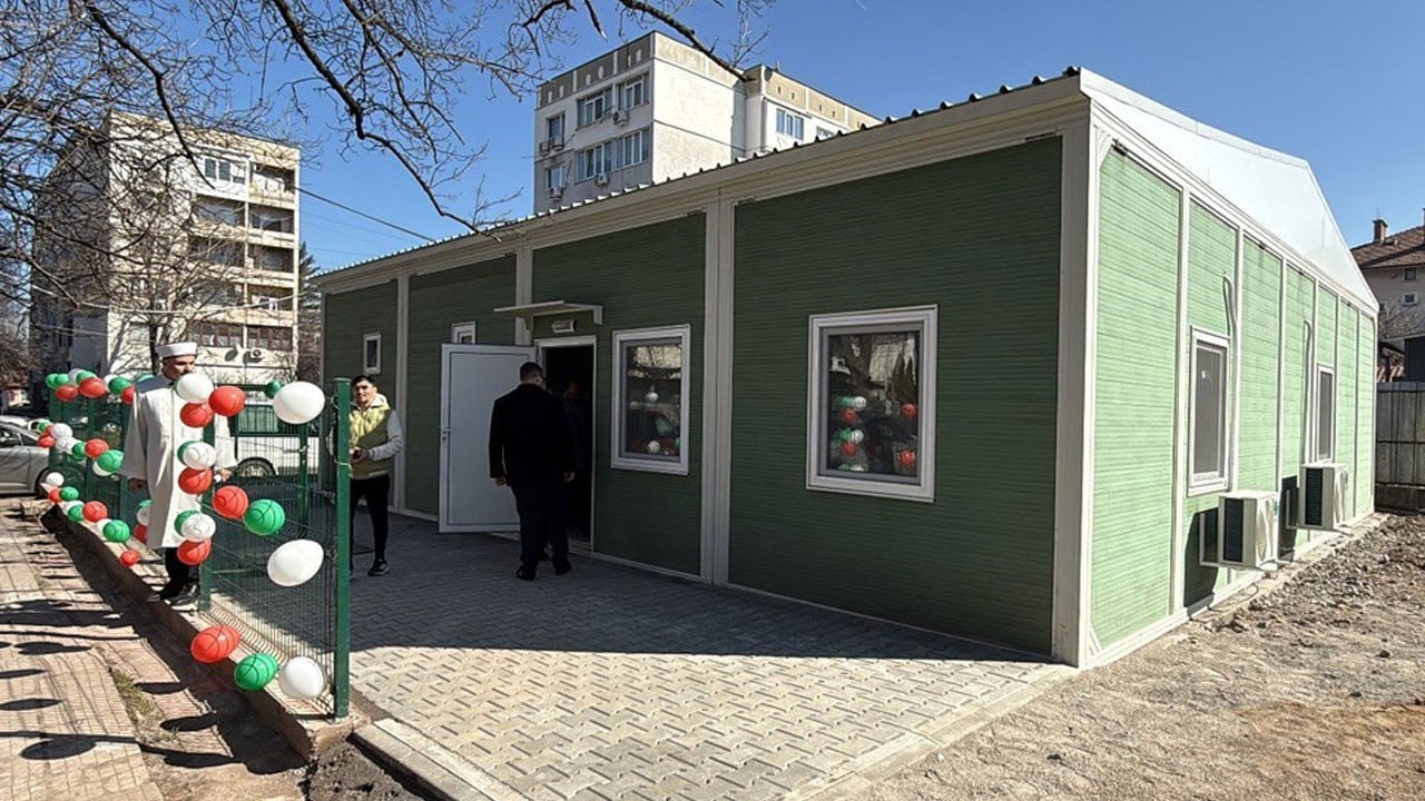 Türk hayırseverler Bulgaristan'da cami yaptırarak 25 yıllık hayali gerçeğe dönüştürdü