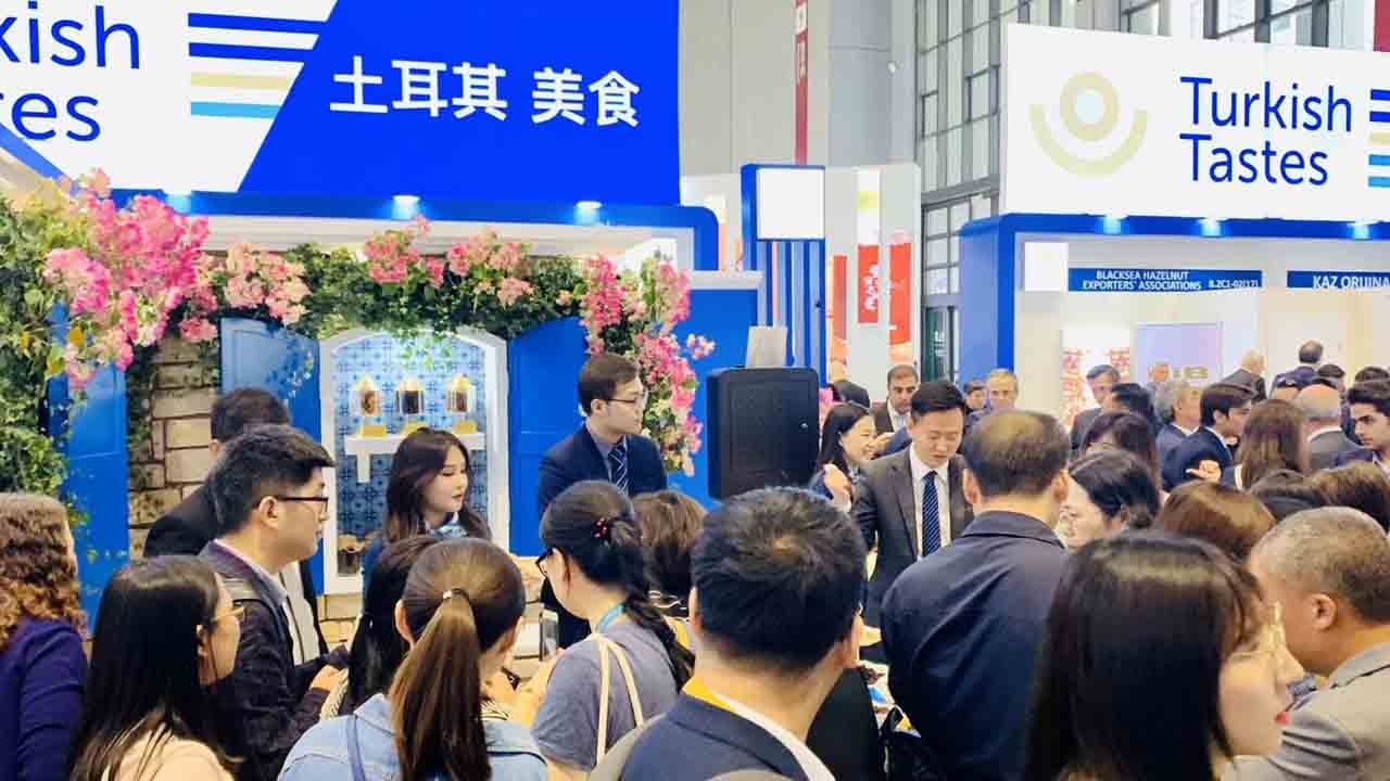 Türk ihraç ürünleri Çin’in batısına Urumçi’den, doğusuna Şanghay’dan girecek