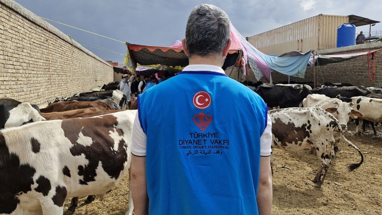 Türkiye Diyanet Vakfı Afganistan'da 420 bin kişiye kurban eti dağıttı