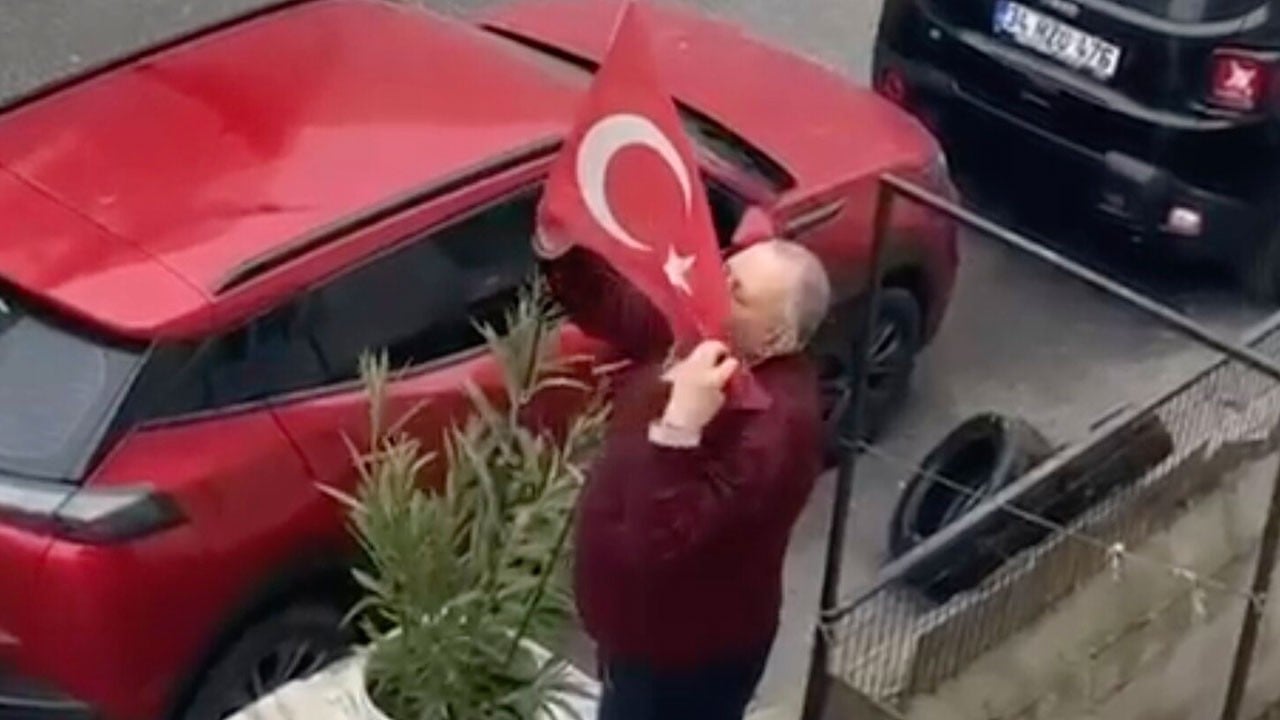 Türkiye onu konuşmuştu: Bayrağı olmayanın milleti olmaz