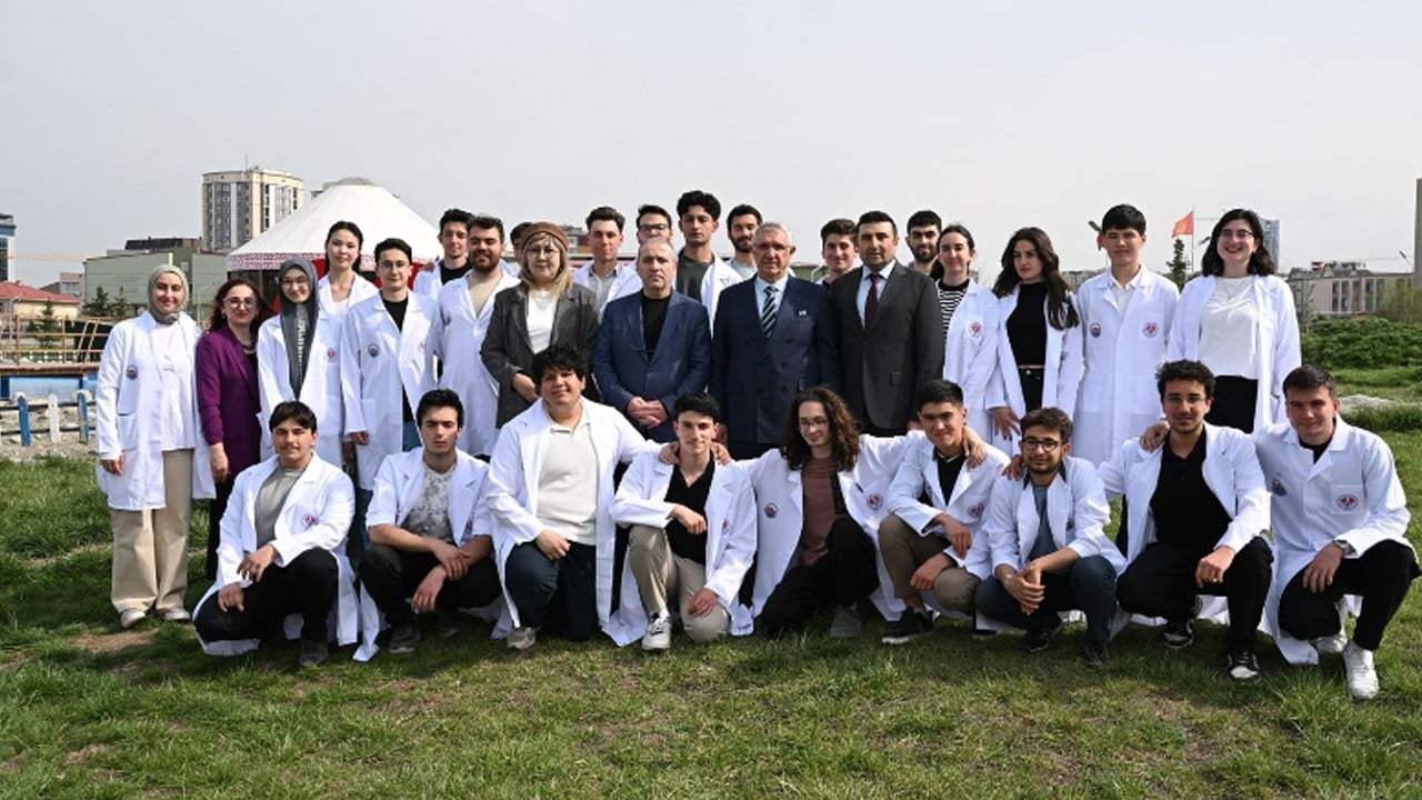 Türkiye Tanrı Dağları’nın Eteğinde Hekim Yetiştiriyor