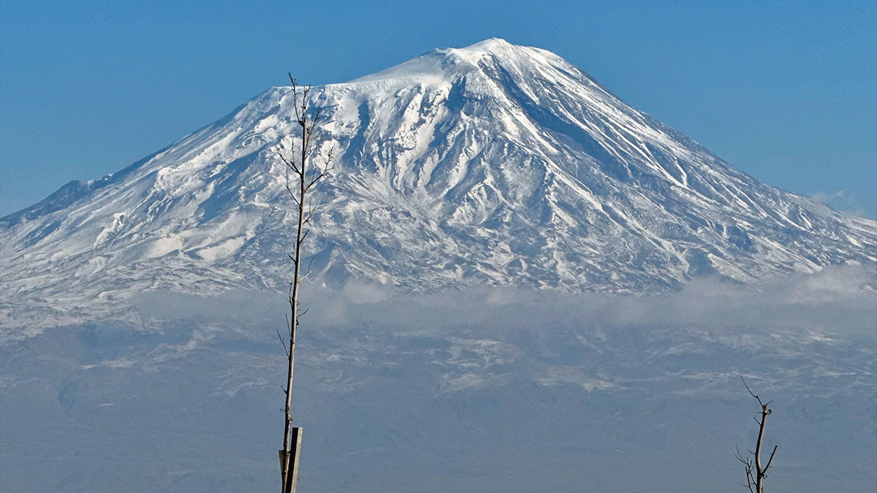 Türkiye’nin zirvesinden gelen o görüntüler herkesi büyüledi! Doğanın muhteşem gücü bir kez daha kendini gösterdi!