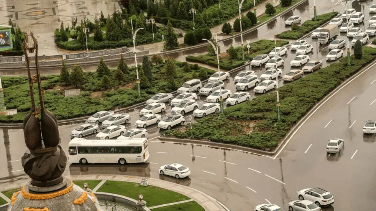 Türkmenistan’da otomobillerin tamamı neden beyaz renkli?