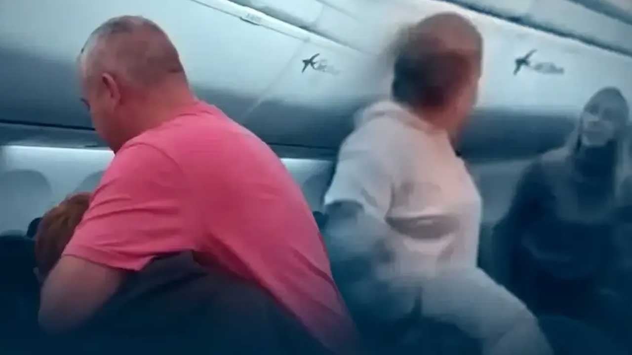 Uçak apar topar iniş yaptı! Havada 'sarhoş' rezaleti