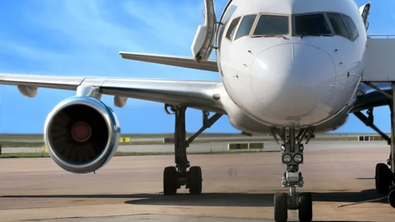 Uçakta kurşun deliği tespit edildi!