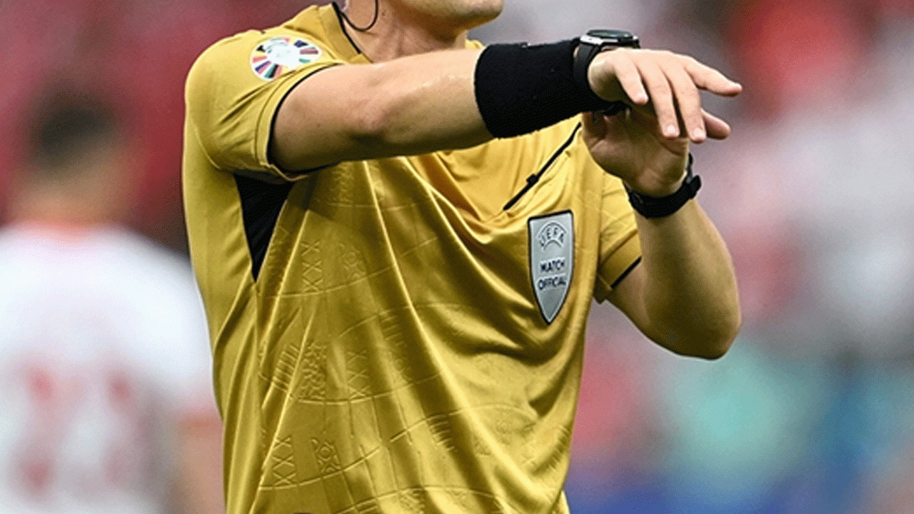 UEFA’dan FIFA kokartlı Türk hakeme görev