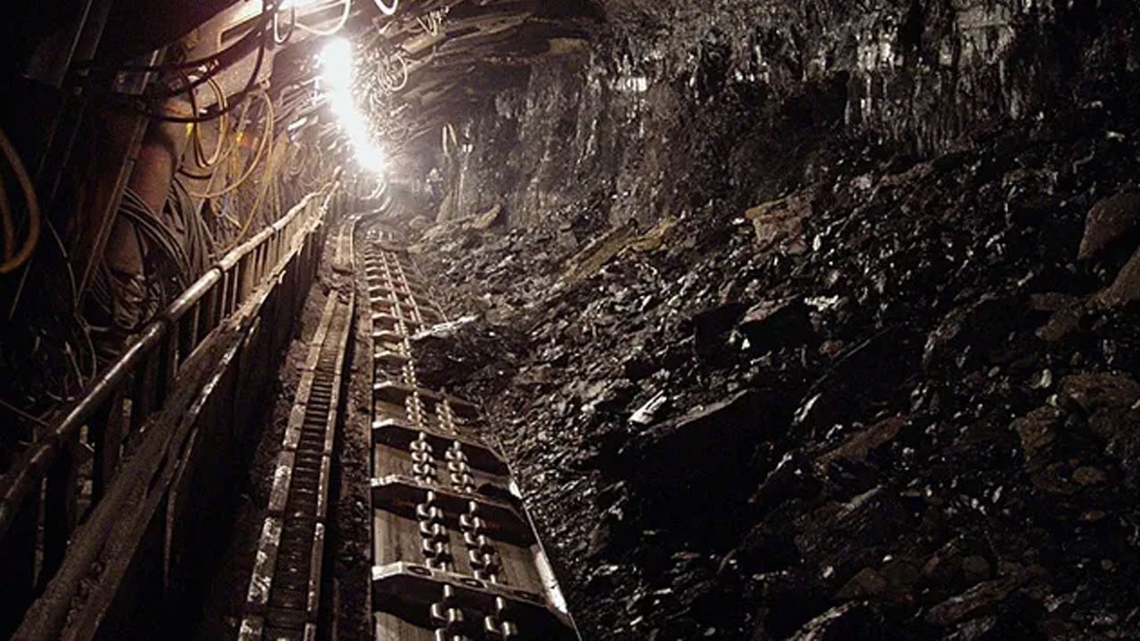 Ukrayna kömür madenini vurdu! Onlarca işçi mahsur kaldı