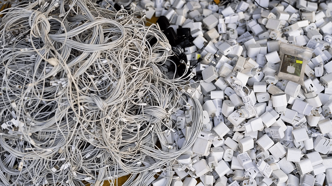 "Ülkemiz dünyanın çöplüğü değil" diyerek atık ithalatına yasak getirdiler