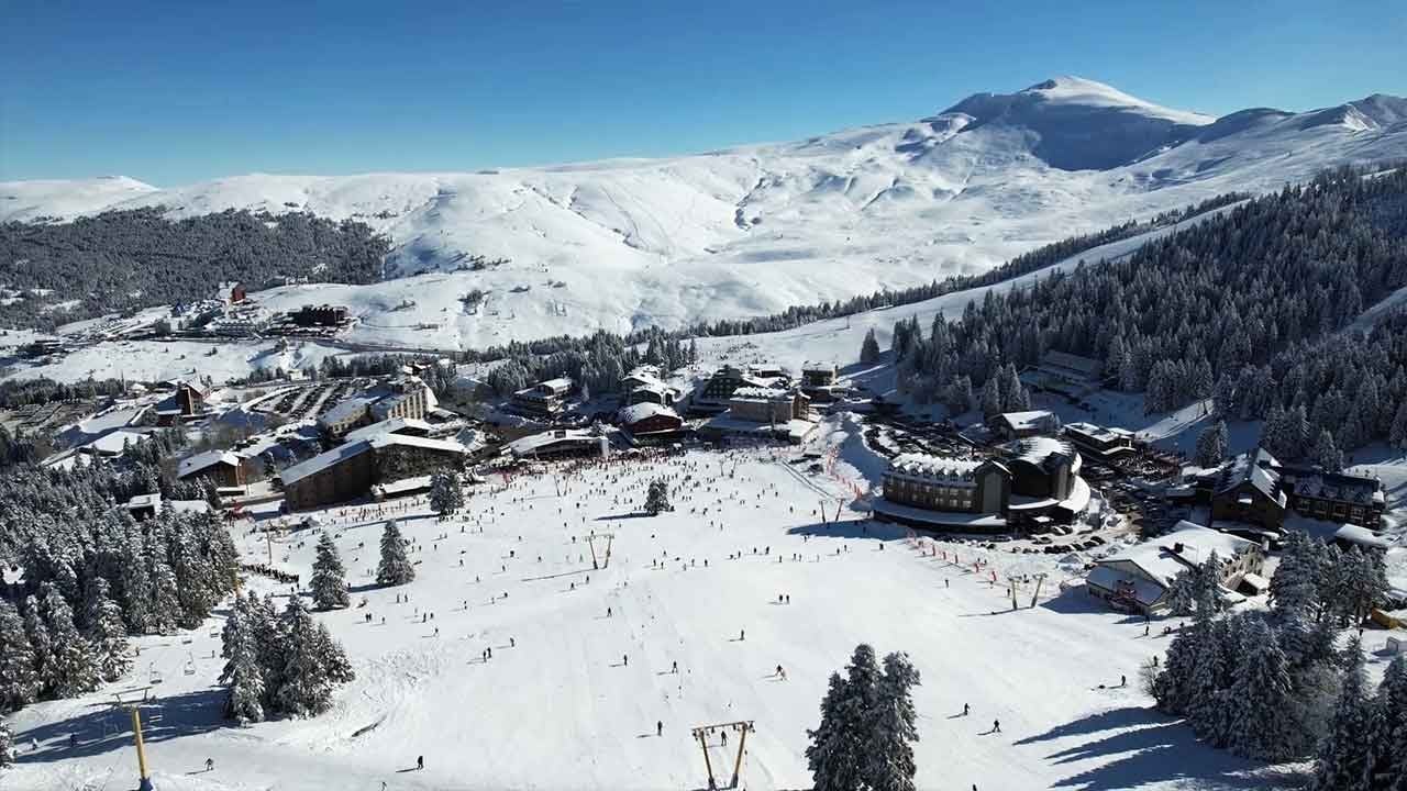 Uludağ'da sömestr bereketi! Kar kalitesiyle büyüleyen zirve dolup taştı!