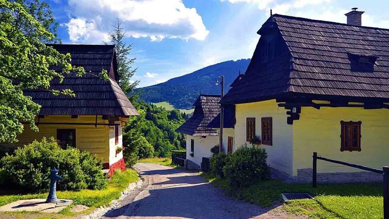 UNESCO’dan çıkmak istiyorlar: Turist kalabalığı köyü bunaltıyor