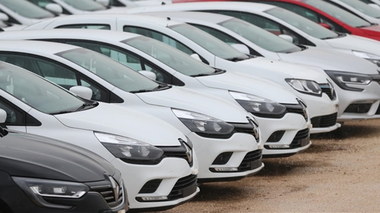 Ünlü otomotiv devi alarm verdi: Yangın riski nedeniyle binlerce araç geri çağrılıyor!