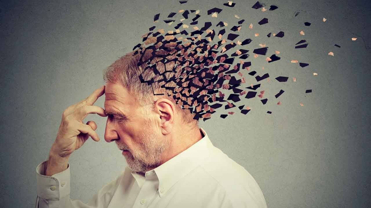 Unutkanlık değil, kişiye özel bir "parmak izi"! Doç. Dr. Uysal'dan demans hastalarına hayati uyarı