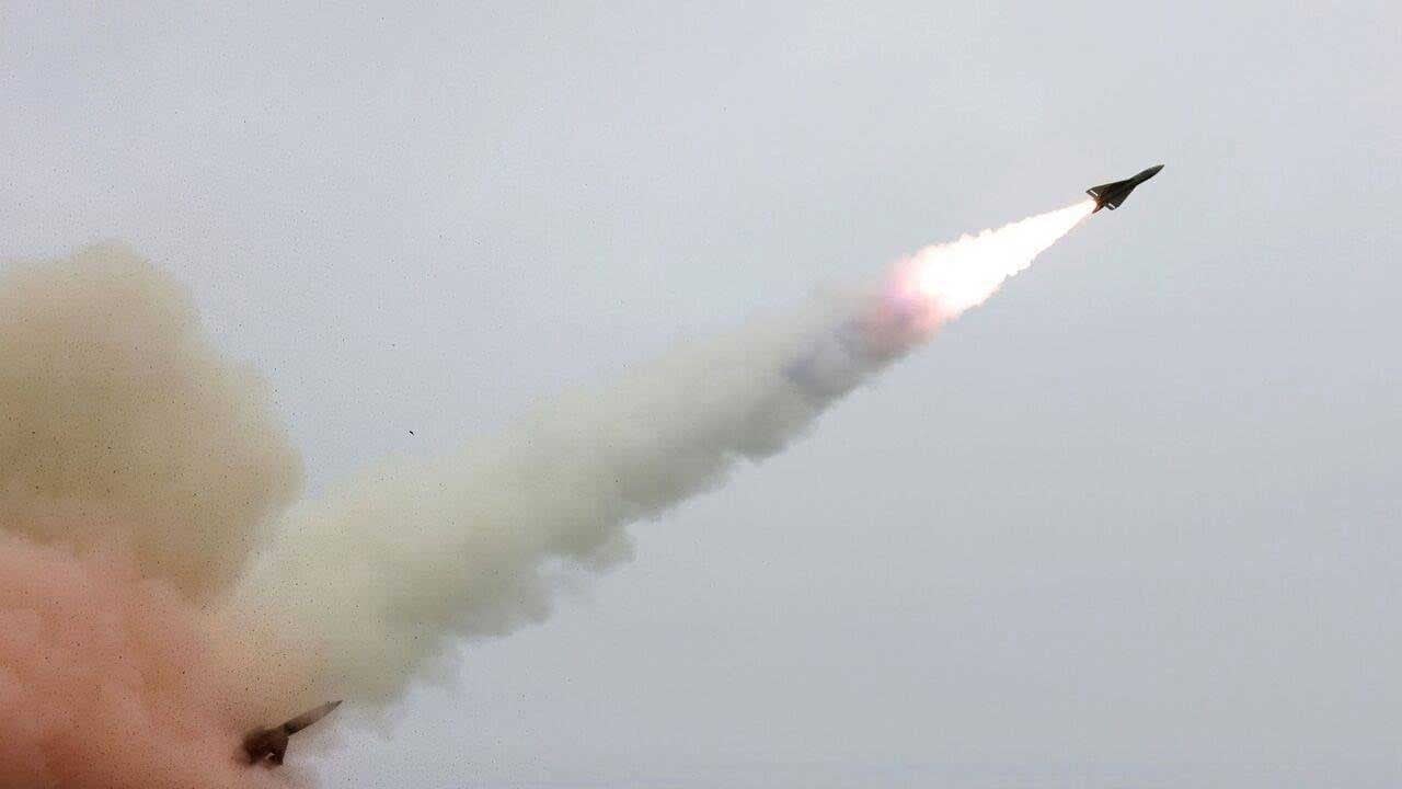 Ürdün'e 73 cisim ve füze parçası düştü