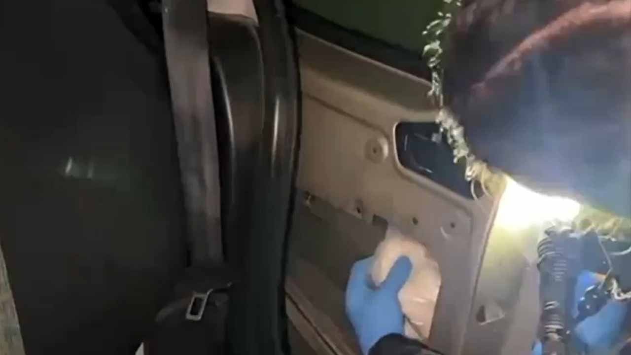 Uyuşturucu tacirleri kapı sacına bile sakladı! Pako affetmedi