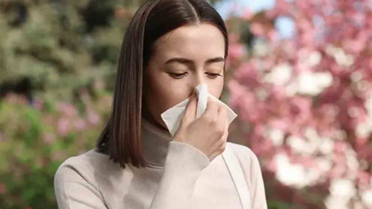 Uzayan öksürük, art arda hapşırık, nefes almada zorluk… Alerjik rinit ve astım baharda zirve yapıyor!