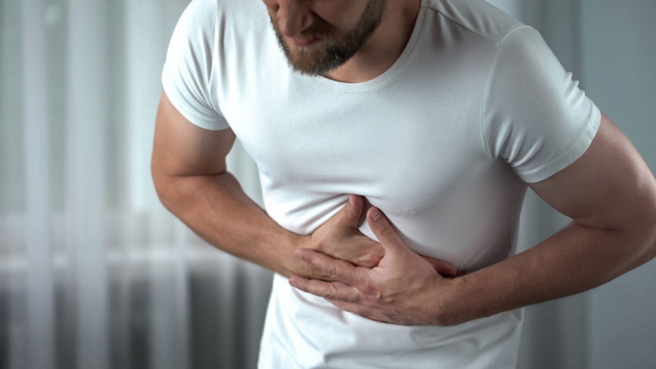 Uzman isimden önemli uyarı! Her karın ağrısı masum değil