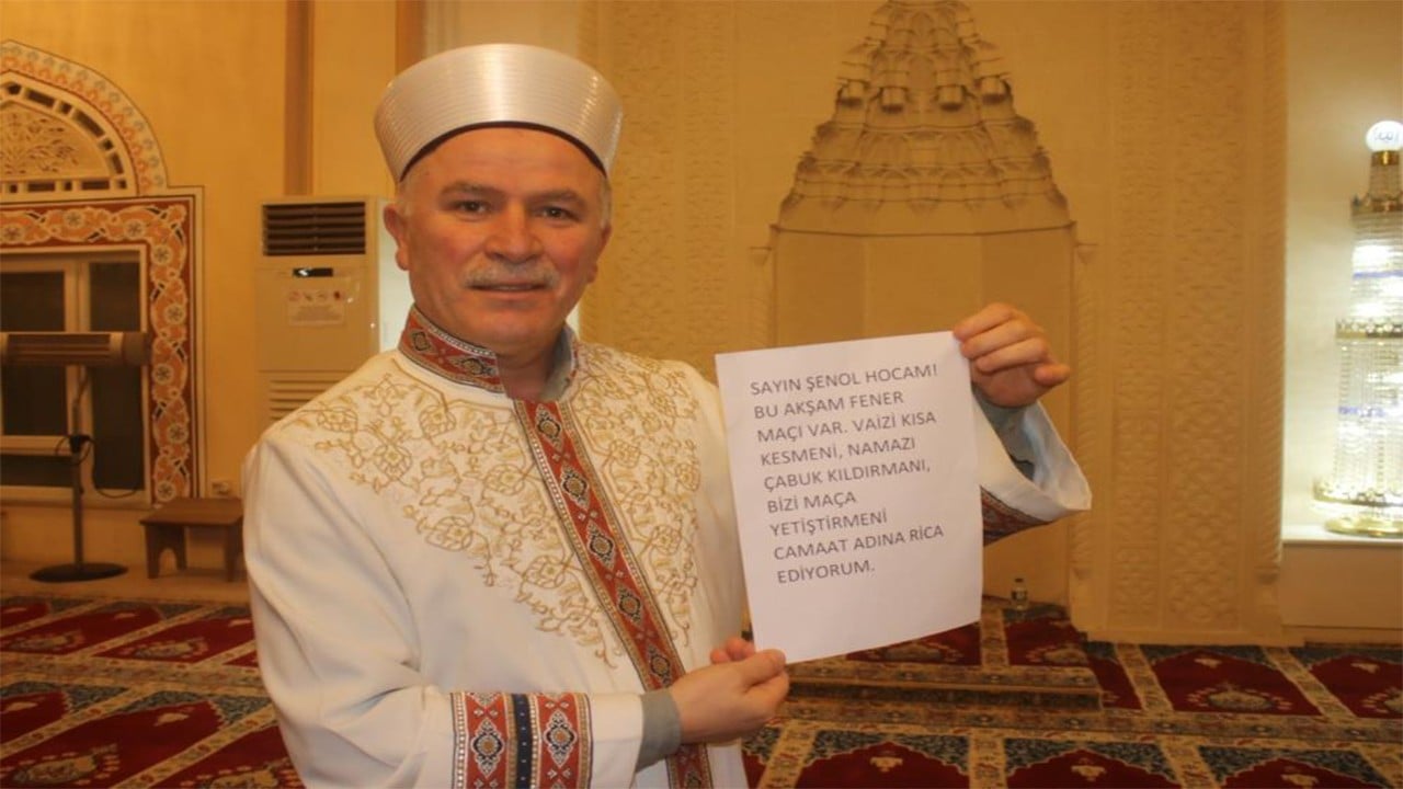 Vaazı kısa tuttu, ilahileri azalttı Gençleri kırmadı maça yetiştirdi