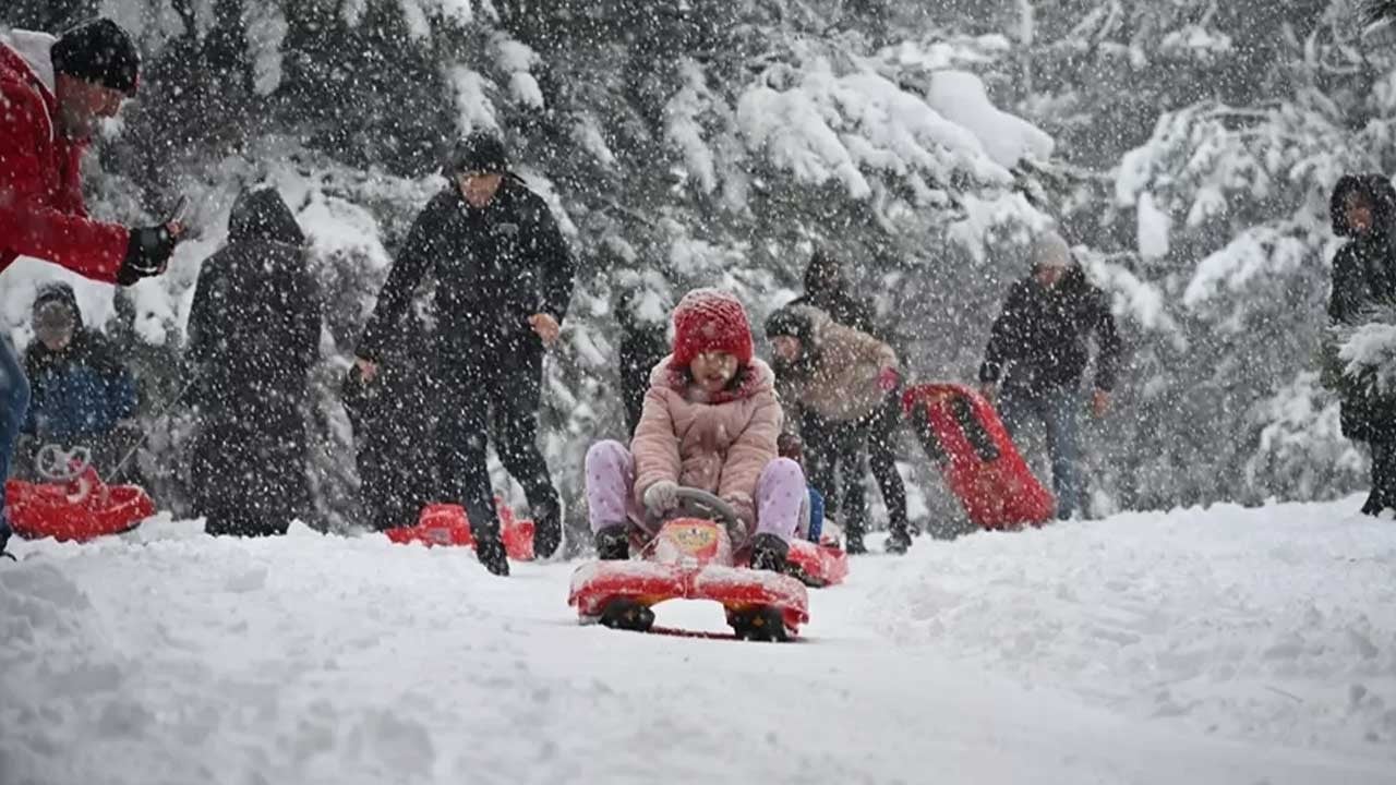 Valiliklerden peş peşe açıklama! 3 ilde eğitime kar engeli
