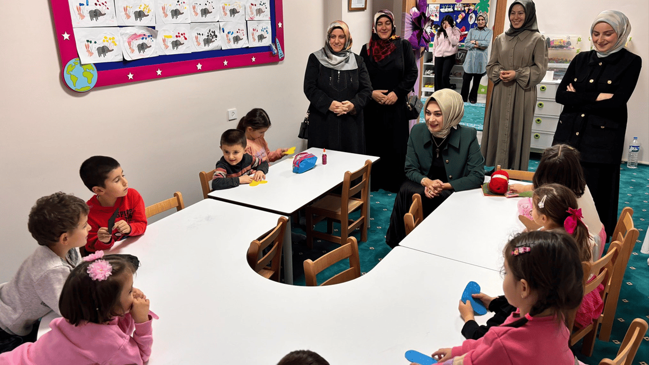 Vali eşi Berna Çiçek Kur'an kursunu ziyaret etti