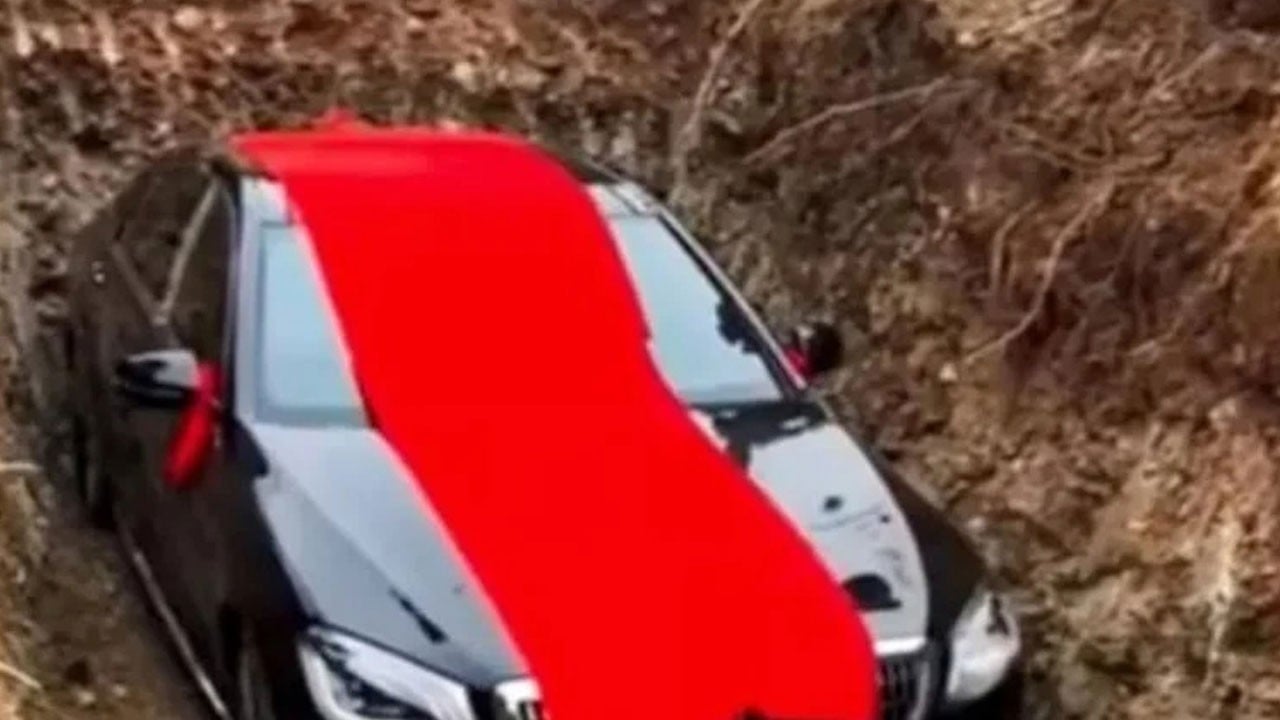 Vasiyeti üzerine 19 milyonluk aracını da beraber gömdüler: Ceza yağdı!