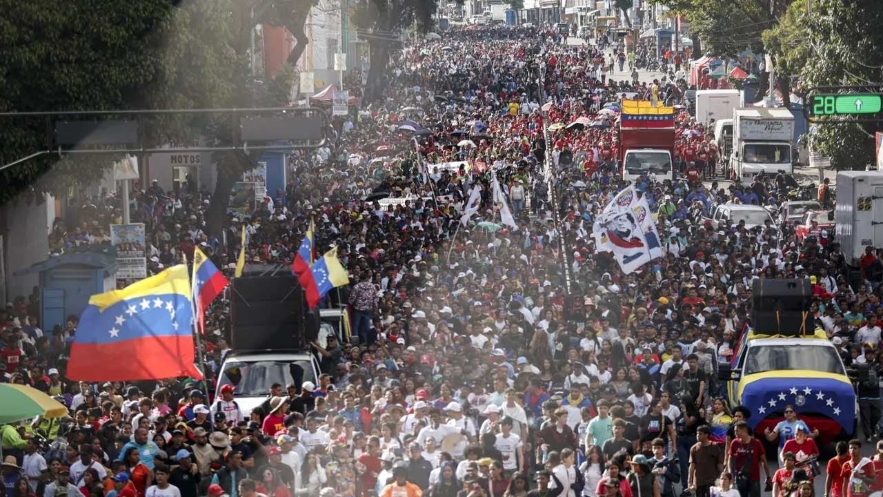 Venezuela'da Maduro'ya destek yürüşü