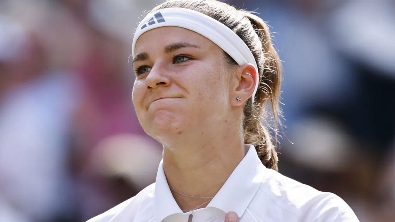 Wimbledon’da ilk Grand Slam zaferi! Linda Noskova kupaya uzandı