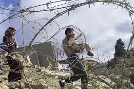 Yahudi zulmü Batı Şeria’yı hapishaneye çevirdi: Filistinliler evlerine dikenli tel çekiyor