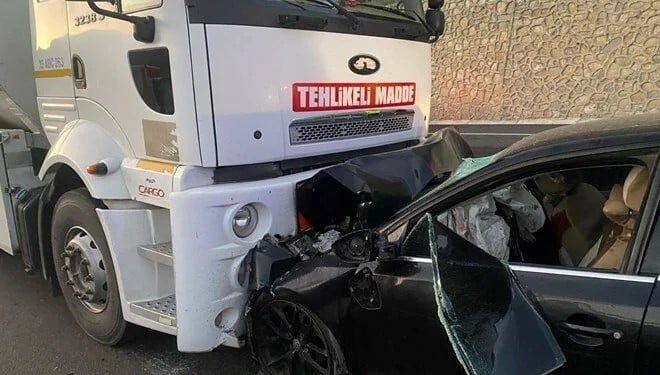 Yakıt tankeri ve otomobil çarpıştı, can kaybı 3'e yükseldi